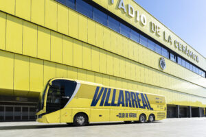 Gerard Moreno i Carlos Romero han presentat el nou vehicle del Submarí, que s’estrenarà aquest dissabte en el partit davant el conjunt blanc
